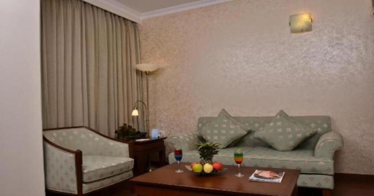 Executive Suite,1368479528:JPEG